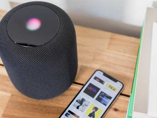 Nếu loa HomePod mini thực sự được trình làng trong sự kiện 13/10, đây sẽ là động thái mới của “ông lớn” công nghệ Mỹ nhằm giành lại thị trường loa thông minh từ tay Amazon với dòng sản phẩm Amazon Echo.