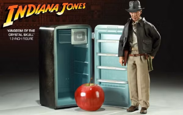 Trốn trong tủ lạnh để thoát khỏi bom nguyên tử - điều cực kỳ phản khoa học lại được đạo diễn đưa vào tập phim Indiana Jones and the Kingdom of the Crystal Skull (2008). Phim có nhiều sai lầm tai hại về mặt khoa học và tệ nhất là phân cảnh Indiana Jones (Harrison Ford) trốn vào một chiếc tủ lạnh để tránh bom.