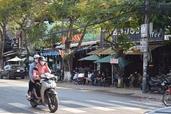 Đường Phan Đình Phùng lúc 8h sáng nay