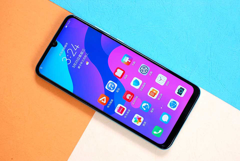 onor 9A được trang bị màn hình lớn với kích thước 6,3 inch, tấm nền LCD, độ phân giải HD +. Phần cằm bên dưới khá lớn, trong khi các viền xung quanh khu vực hiển thị đã được làm khá mỏng. Đáng chú ý, màn hình này đạt chứng nhận TUV Rheinland bảo vệ mắt khỏi các ánh sáng xanh.