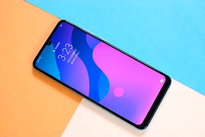 Camera trước, Honor 9A đặt cảm biến chụp ảnh ở bên trong một notch giọt nước ở chính giữa phía trên màn hình. Cảm biến này có độ phân giải 8 megapixel với hỗ trợ làm đẹp thông minh.