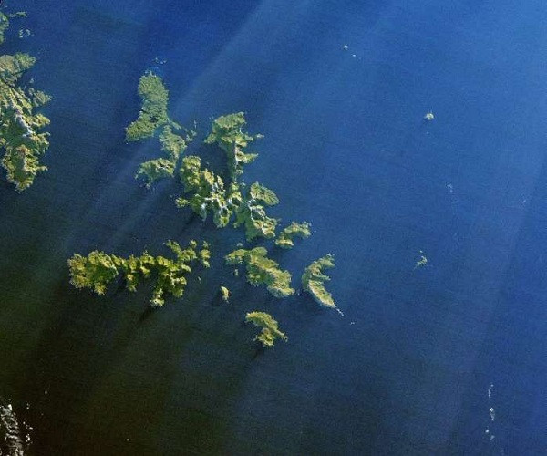 Nơi tận cùng thế giới - mũi Horn ở Nam Mỹ, nhìn thì tuyệt đẹp nhưng khiến bất cứ thủy thủ nào cũng phải rùng mình bởi những đợt sóng dữ dội và những tảng băng trôi rình rập.