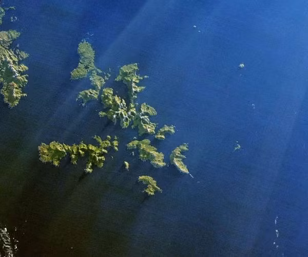 Nơi tận cùng thế giới - mũi Horn ở Nam Mỹ, nhìn thì tuyệt đẹp nhưng khiến bất cứ thủy thủ nào cũng phải rùng mình bởi những đợt sóng dữ dội và những tảng băng trôi rình rập.