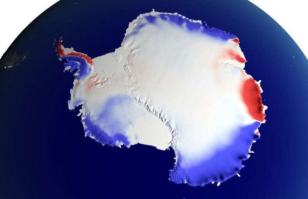 Hình ảnh ấn tượng chụp từ không gian của NASA cho thấy tuyết ở Nam Cực đã dày thêm 1cm (vùng màu đỏ là có nhiều tuyết hơn, màu xanh là ít tuyết hơn). Mặc dù băng ở khu vực này vẫn đang tan chảy.