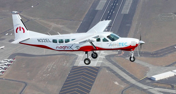  Phi cơ thương mại chạy hoàn toàn bằng điện lớn nhất thế giới, Cessna 208B Grand Caravan sử dụng động cơ chạy điện hoàn toàn 750 mã lực được phát triển bởi công ty magniX có trụ sở tại Redmond, kết hợp với cùng với AeroTEC.