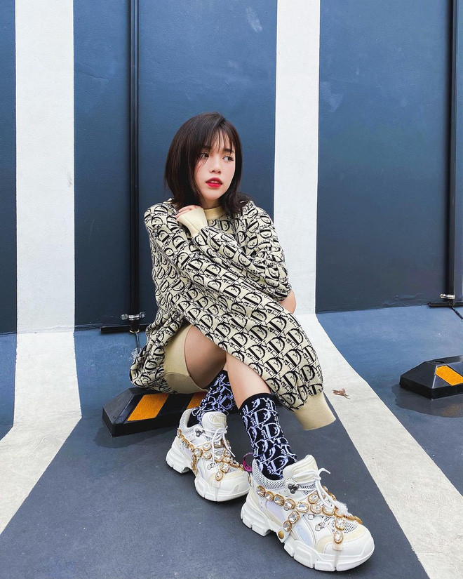 Linh Ngọc Đàm hiện vẫn độc thân vui tính và chăm chỉ làm công việc streamer của mình mỗi ngày.