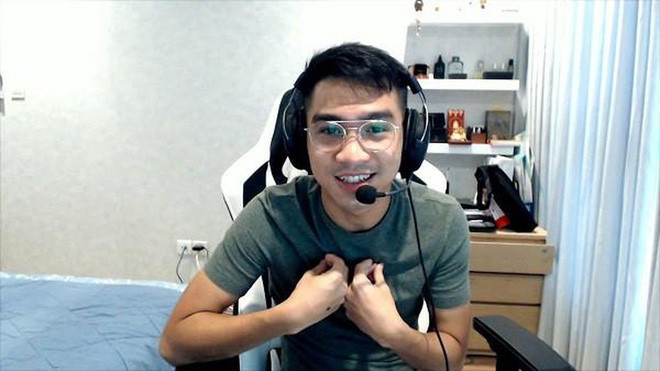 Một trong những cái tên không thể thiếu đó chính là PewPew, anh chàng streamer này nằm trong nhóm Tứ hoàng, đồng thời là bạn thân của chú rể Xemesis lâu năm.