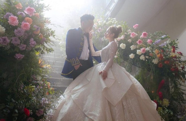 Một trong những đám cưới được mong chờ nhất nửa cuối năm 2020 chính là của nam streamer giàu nhất Việt Nam Xemesis (tên thật Hiếu Nghiêm) và vợ trẻ là hot girl Trang Phạm.