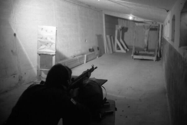 Theo số liệu của PETA, mỗi năm có 10.000 động vật sống tại Hoa Kỳ bị bắn, bị đâm chém, mổ xẻ và sát hại nhằm phục vụ quá trình huấn luyện trong quân đội. Trước kia, PETA đã từng thực hiện một vài video liên quan đến quá trình này, trong đó có đoạn phim về cảnh một con dê bị cắt chân, rút nội tạng khi còn sống nhằm huấn luyện sơ cứu cho quân y.