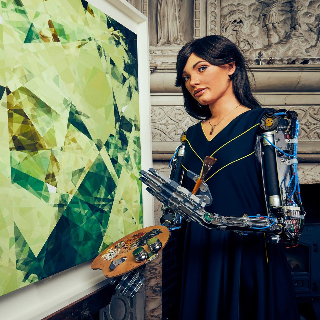 Nghệ thuật: Không chỉ trên lĩnh vực kinh tế, một số lĩnh vực khác cũng đã bắt đầu trào lưu ứng dụng AI, trong đó có cả nghệ thuật. Hiện có rất nhiều AI tự giới thiệu là những nghệ sĩ chuyên nghiệp, có thể kể đến như: Wayne McGregor, Ross Goodwin, Sofia Crespo và Mimi Onuoha... hay nổi tiếng nhất là Robot AI Aida.