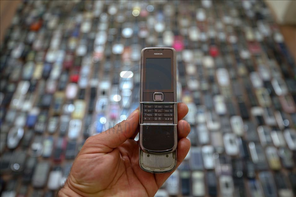 Chiếc Nokia 8800 này đã từng một thời là siêu phẩm thể hiện đẳng cấp và sự giàu có trước khi các "siêu điện thoại" như Vertu hay Mobiado thống lĩnh.