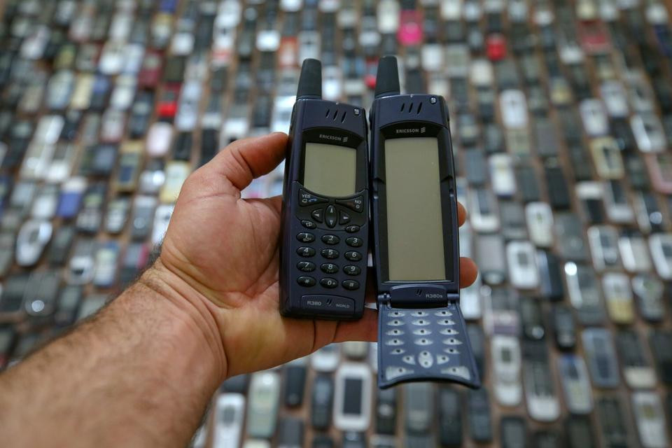 Sehabettin Ozcelik khẳng định, bộ sưu tập này được lưu giữ trong ngôi nhà của riêng. Lúc đây, anh ấy sở hữu gần 2.000 chiếc điện thoại khác nhau, nhưng kẻ trộm đã đột nhập vào nhà vài năm trước và lấy đi hơn 700 thiết bị cổ.