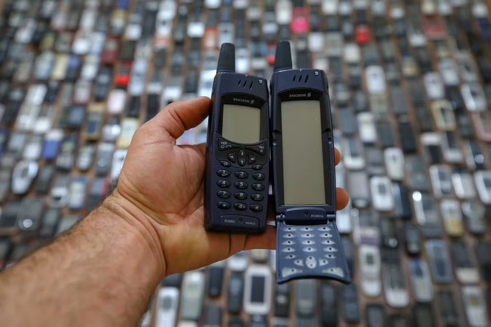 Sehabettin Ozcelik khẳng định, bộ sưu tập này được lưu giữ trong ngôi nhà của riêng. Lúc đây, anh ấy sở hữu gần 2.000 chiếc điện thoại khác nhau, nhưng kẻ trộm đã đột nhập vào nhà vài năm trước và lấy đi hơn 700 thiết bị cổ.