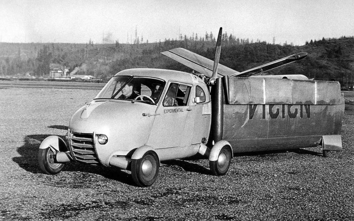 Đến năm 1949, chiếc ô tô bay có tên là Aerocar được kỹ sư người Mỹ Moulton Taylor sáng chế đã được thử nghiệm thành công. Tuy nhiên, chỉ có 6 chiếc ô tô bay Aerocar được sản xuất.