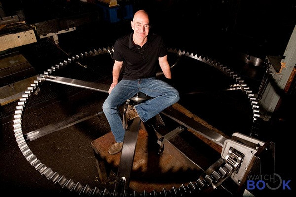  Tỷ phú công nghệ giàu nhất thế giới Jeff Bezos không tiếc chi 42 triệu USD chỉ để chế tạo một chiếc đồng hồ khổng lồ hiện được chôn tại một ngọn núi ở bang Texas, Mỹ.