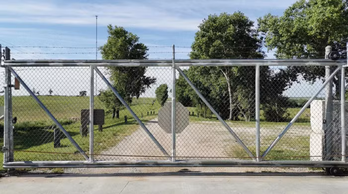 Cánh cổng vào khu trú ẩn luôn đóng chặt và chỉ mở khi thực sự đến lúc cần.