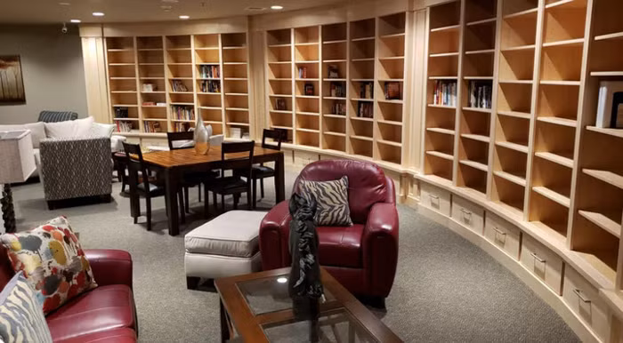 Hầm trú ẩn kiêm khu nghỉ dưỡng Survival Condo sở hữu nhiều đặc điểm của một nơi trú ẩn tiêu chuẩn, đó là nằm ngầm khoảng 60 mét dưới mặt đất.