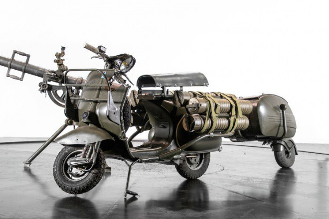 Rõ ràng không thể nhắm bắn khi đang di chuyển. Nhưng tính cơ động và hỏa lực tốt của Vespa TAP (nhớ lại cách đây 70 năm, khi tên lửa và súng phóng lựu mới được đưa vào sử dụng) đã tỏ ra rất hữu ích ở sa mạc Algeria, nơi Quân đội Pháp chiến đấu với quân kháng chiến địa phương.