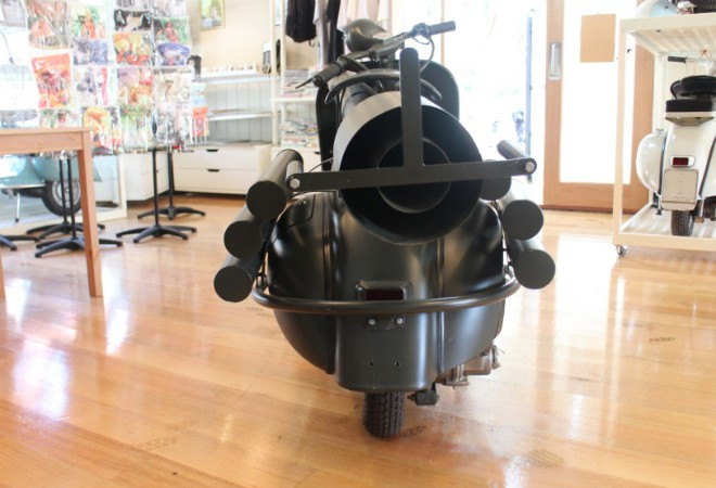 Một số xe tay ga cũng đi kèm với rơ moóc hai bánh để bổ sung đạn. Thiết bị này đã trở thành niềm mơ ước của các nhà sưu tập - giá của nó hiện lên tới 10 nghìn USD.