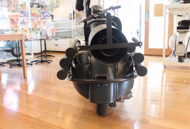 Một số xe tay ga cũng đi kèm với rơ moóc hai bánh để bổ sung đạn. Thiết bị này đã trở thành niềm mơ ước của các nhà sưu tập - giá của nó hiện lên tới 10 nghìn USD.