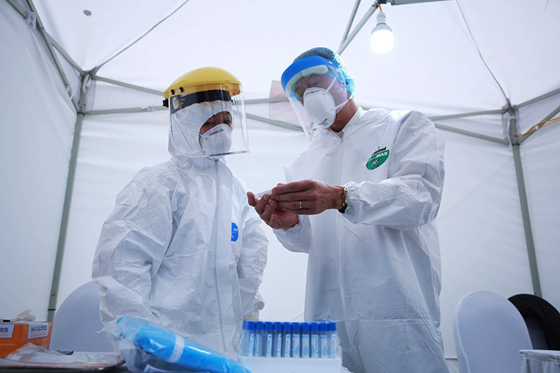 Mỗi Kit test nhanh đều được ghi đầy đủ các thông tin cần thiết trên ống mẫu cho mỗi mẫu xét nghiệm.