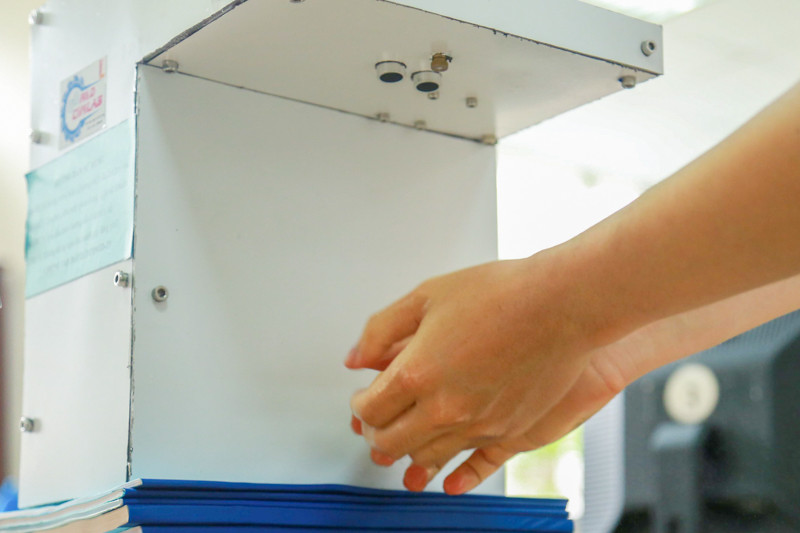 Máy rửa tay tự động sau khi được chế tạo thành công đã được tiến hành thử nghiệm tại trường ĐH Bách Khoa. Đây là công trình mang tính ứng dụng rất cao, đặc biệt trong cuộc chiến chống Covid-19.