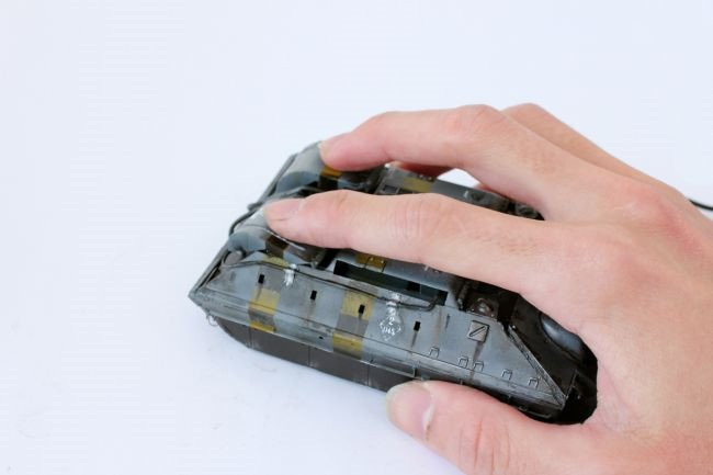 Chuột được khoác lớp áo xe tăng khá hầm hố.