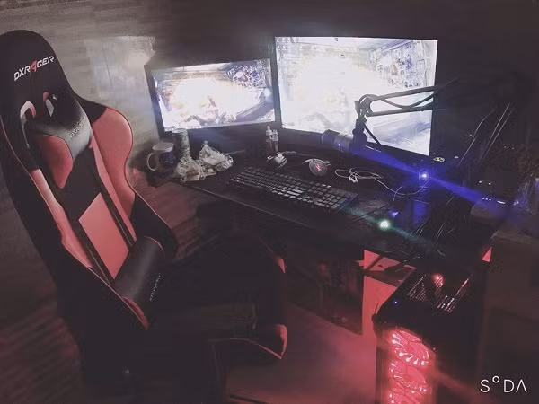 Layla Nguyễn chia sẻ góc gaming - stream khá đầu tư của mình.