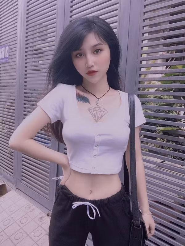 Gắn bó với game được 3 năm, Layla Nguyễn chia sẻ cô bắt đầu sự nghiệp streamer không chỉ để cải thiện được cuộc sống của chính mình mà còn coi game như một người bạn đồng hành thực sự.