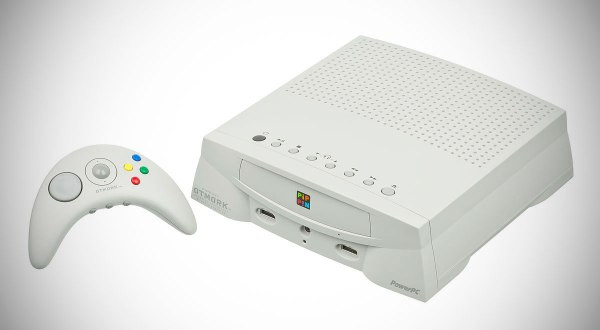 Năm năm sau khi Microsoft bán ra những chiếc Xbox đầu tiên, Apple cũng cho ra mắt sản phẩm máy chơi game Pippin của họ. Bên cạnh giá bán quá cao, sự thất bại của máy chơi game Pippin còn do sai lầm trong chiến lược marketing của Apple.