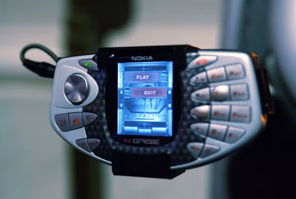 N-Gage là sự tiếc nuối lớn nhất của những người hâm mộ Nokia, thiết kế của sản phẩm cùng các trò chơi đi kèm không hề tệ, thế nhưng ra mắt cùng thời điểm với hàng loạt thiết bị chơi game từ Nintendo, Nokia không "có cửa" với một hãng sản xuất thiết bị chơi game lớn như Nintendo. Ra mắt vào năm 2003 và nhanh chóng lụi tàn vì nhiều lý do khác nhau, N-Gage chỉ bán được khoảng 5.000 thiết bị trong 2 tuần đầu tiên sau đó dần dần biến mất.
