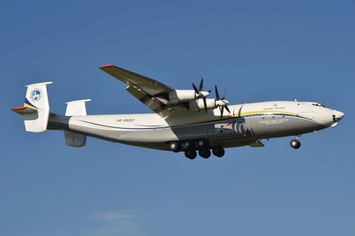 An-22 dài 57,9m, cao 12,53m, sải cánh 64,4m, trọng lượng rỗng 114 tấn, trọng lượng cất cánh tối đa 250 tấn. Điều này biến An-22 từng được coi là máy bay vận tải quân sự lớn nhất thế giới, cho tới khi máy bay vận tải C-5 Galaxy (Mỹ) ra đời.