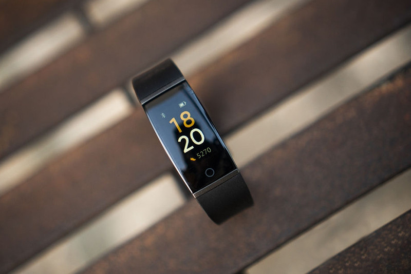Realme Band thua chuẩn kết nối bluetooth so với Miband 4. Realme dùng chuẩn V4.2 còn Miband 4 dùng chuẩn V5.0