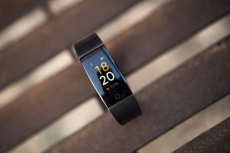 Realme Band thua chuẩn kết nối bluetooth so với Miband 4. Realme dùng chuẩn V4.2 còn Miband 4 dùng chuẩn V5.0