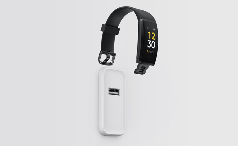 So với Miband 4. Realme Band có khả năng chống bụi và chống nước IP68. Ngoài ra, còn có một cổng kết nối USB-A thông thường trên thân vòng đeo để thuận tiện cho việc sạc. Nỗi lo mất sạc sẽ không còn như khi sử dụng Miband 4. Tuy vậy thời lượng pin của Realme band thì thua xa Miband 4.