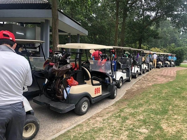 Cảnh ùn tắc tại sân golf Đại Lải.