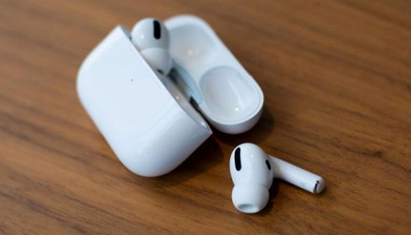 Điều tối kỵ nhất khi khử trùng các loại tai nghe là tuyệt đối không thả vào nước bởi không phải sản phẩm công nghệ nào cũng có khả năng chống nước.