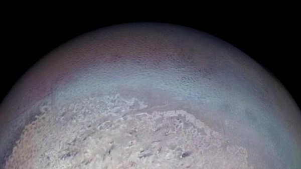 Mặt trăng vệ tinh Triton thậm chí còn bị cho là đã "nuốt gọn" những mặt trăng nguyên thủy ban đầu của sao Hải Vương.