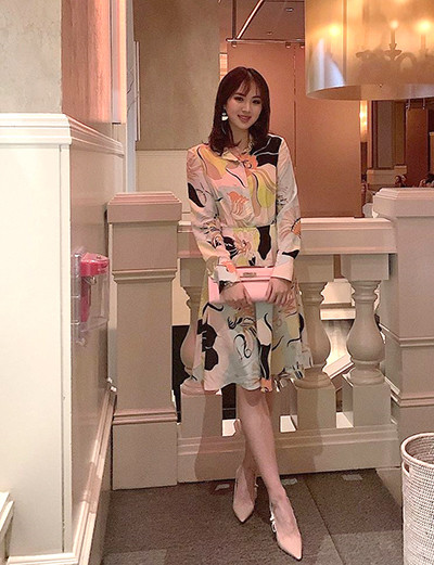 Dù xuất thân danh môn vọng tộc nhưng cô luôn muốn tham gia các hoạt động thiện nguyện, giúp đỡ những người nghèo khó.