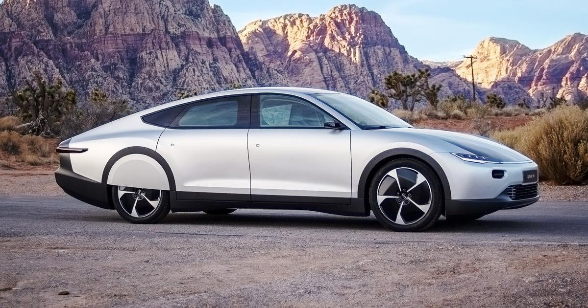 Công ty Lightyear có trụ sở tại Hà Lan đã tuyên bố đã giải quyết được những khó khăn trên xe năng lượng mặt trời và cho ra mắt chiếc Lightyear ONE, chiếc xe hơi chạy năng lượng mặt trời có tầm hoạt động xa đầu tiên trên thế giới. Theo tuyên bố của Lightyear, mẫu xe này có tầm hoạt động lên tới 725 km, vượt hầu hết các mẫu xe điện dùng pin sạc hiện nay.