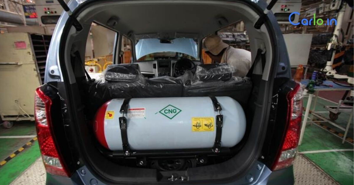 Động cơ chạy bằng khí nén tự nhiên - CNG là tạo ra lượng khí thải dạng hạt ít hơn khoảng 75% so với động cơ diesel. Đồng thời nó cũng cắt giảm lượng khí cacbon dioxit và nitơ oxit đáng kể so với động cơ xăng. Các nghiên cứu cũng chỉ ra rằng, CNG ít gây hao mòn động cơ hơn động cơ chạy bằng xăng dầu do lượng cacbon tích tụ ít hơn.