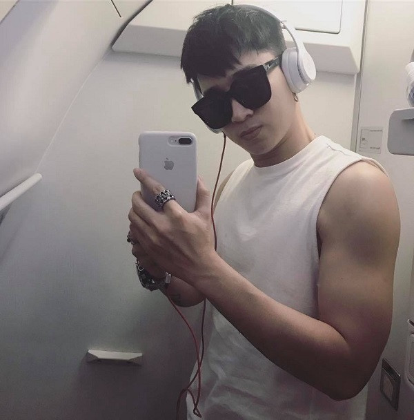 Không yêu thích những chiếc điện thoại sành điệu, cao cấp, bởi niềm đam mê của Chi Dân đã dành cho món phụ kiện công nghệ khác cũng hot hit chẳng kém. Ảnh: FBNV