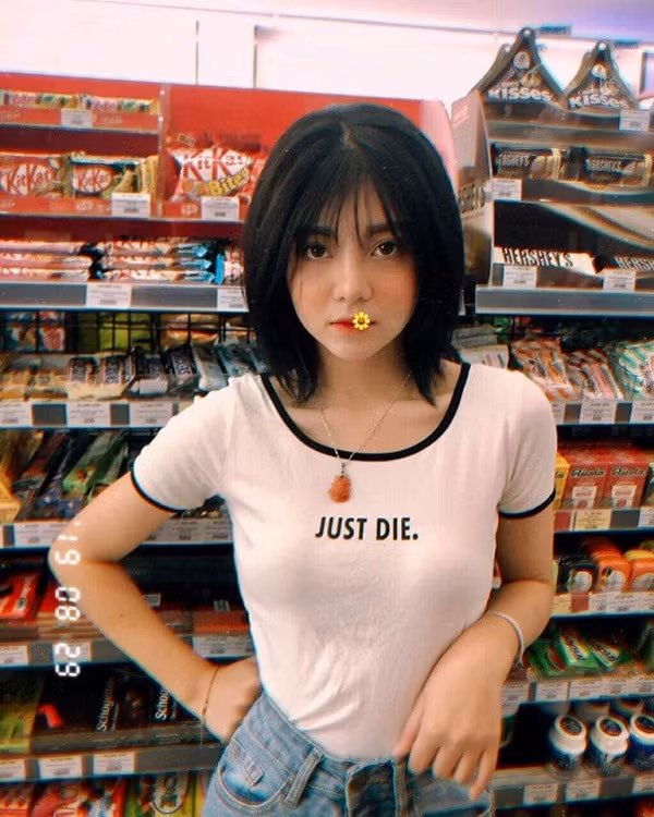 Nhắc đến top nữ streamer nóng bỏng nhất Việt Nam mà không có cô nàng Trang Banana thì thật thiếu sót. Sở hữu làn da trắng sáng, khuôn mặt đáng yêu và nụ cười tỏa nắng, Trang Banana là hình tượng ''bạn gái quốc dân'' của anh em trong làng game Việt.