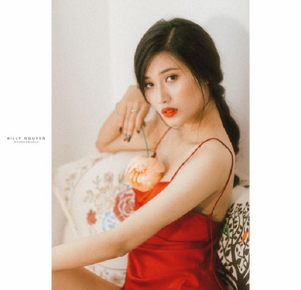 Ngoại hình hiền lành, nên thơ chuẩn con gái Việt kết hợp cùng cách nói chuyện dí dỏm và luôn biết cách tạo tương tác vui nhộn với người xem giúp Nga Pika có lượng fan nhất định.