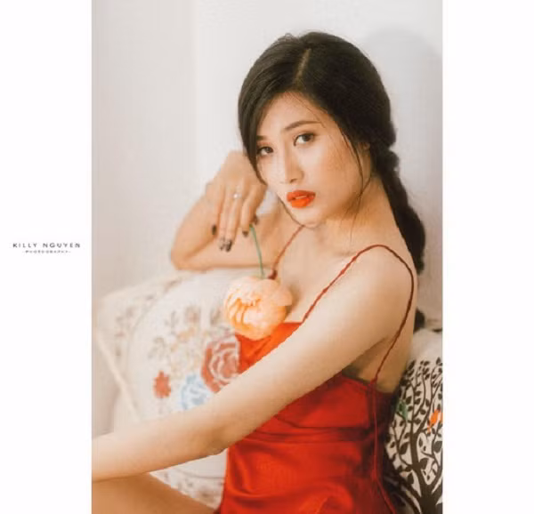 Ngoại hình hiền lành, nên thơ chuẩn con gái Việt kết hợp cùng cách nói chuyện dí dỏm và luôn biết cách tạo tương tác vui nhộn với người xem giúp Nga Pika có lượng fan nhất định.