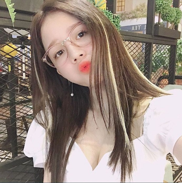 Bước chân vào giới streamer - game thủ với tựa game Liên Minh Huyền Thoại, Mèo Sao Hỏa còn được biết đến với khả năng chơi thành thạo đa dạng các tựa game, lối nói chuyện gần gũi.