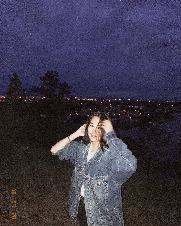  CALLA: Lấy cảm hứng retro từ những năm 60s, 70s với tone màu nâu vàng nhẹ nhàng, điểm khác biệt của CALLA chính là giao diện hiện đại hơn hẳn.