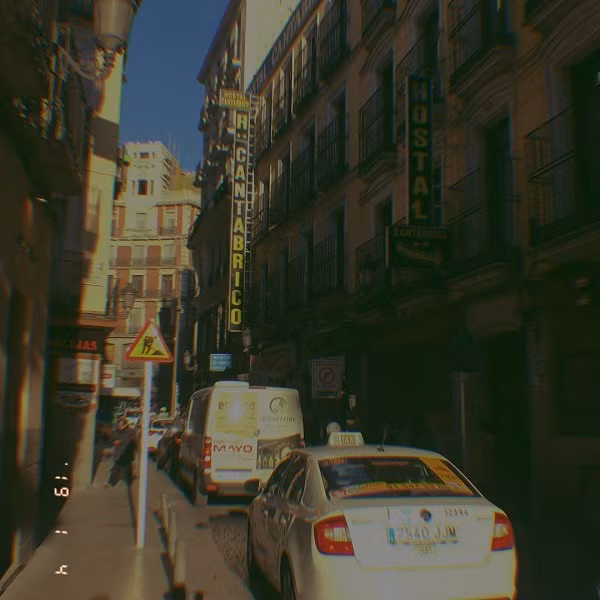  Gudak: Tiên phong cho trào lưu chỉnh ảnh màu film không thể không kể đến ứng dụng Gudak với filter mang phong cách retro, từng gây bão trên mạng xã hội Hàn Quốc một thời gian dài. Cách thức hoạt động của ứng dụng này cũng khá đặc biệt, cho phép bạn chụp ảnh và đợi quá trình "rửa ảnh" y như dùng máy ảnh phim.