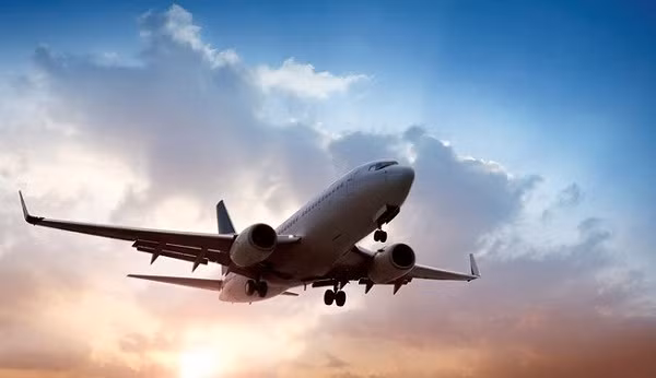 Đôi khi một cú hạ cánh nặng nề cũng là có chủ đích. Bởi nếu sân bay bị trơn sau các cơn mưa hay độ ẩm sân băng quá cao thì việc làm này sẽ góp phần giảm sự trượt quá kiểm soát của máy bay.