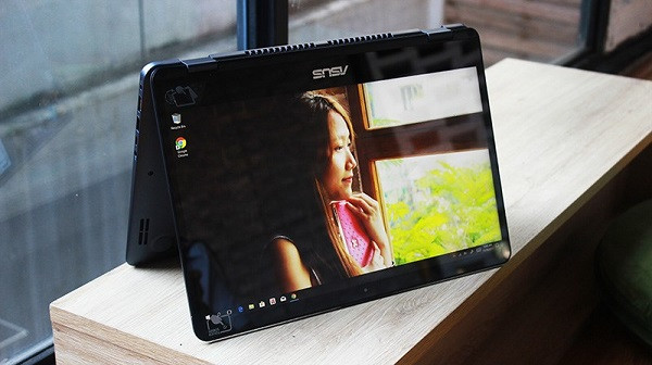 Màn hình cảm ứng sắc nét cho phép sử dụng thiết bị như một chiếc máy tính bảng cỡ lớn, touchpad tiện lợi, bàn phím thiết kế phù hợp cho việc gõ văn bản trong thời gian dài thoải mái là những ưu điểm mà mẫu laptop này mang lại cho người dùng. Ảnh: thegioididong.vn